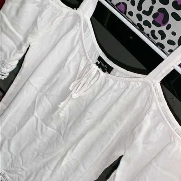 off the shoulder - Picture 1 of 2